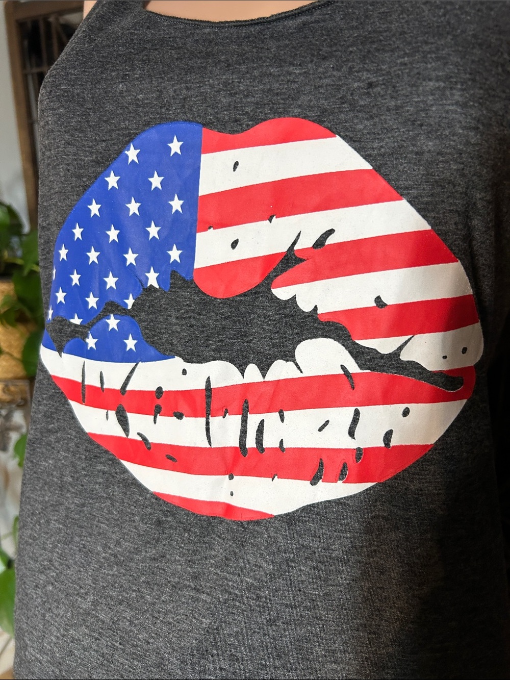 NWOT USA LIPS TANK TOP M - Picture 3 of 9
